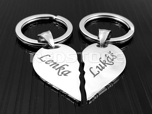 Oceľové kľúčenky pre dvoch - rozpolené srdce s menami